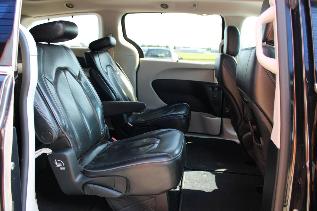 Used 2019 Chrysler Pacifica Limited FWD image 52