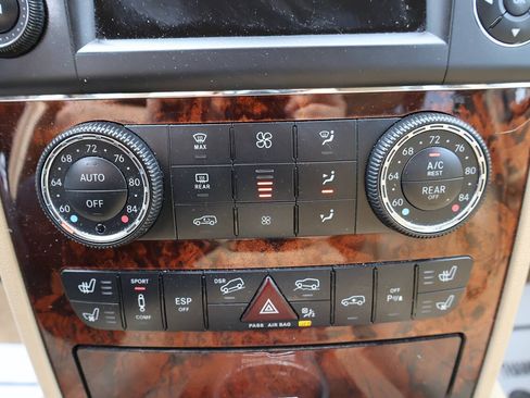 Used 2011 Mercedes-Benz GL 550 4MATIC image 33