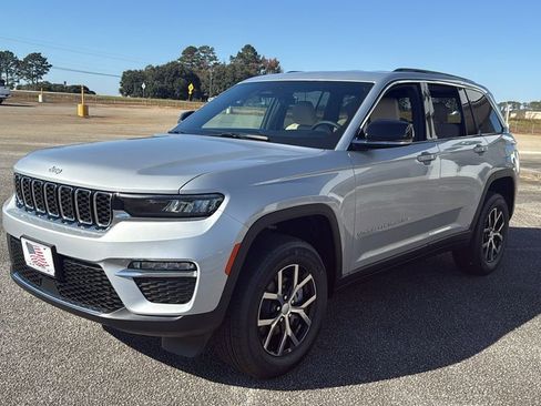 New 2025 Jeep Grand Cherokee Limited image 4