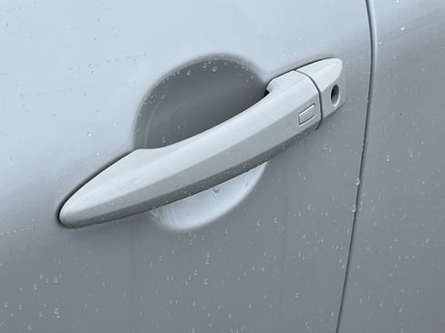 Used 2024 Nissan Rogue SL image 13