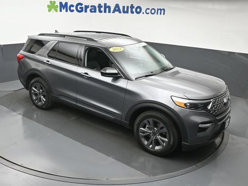 Used 2024 Ford Explorer XLT w/ Equipment Group 202A AWD/4WD image 3