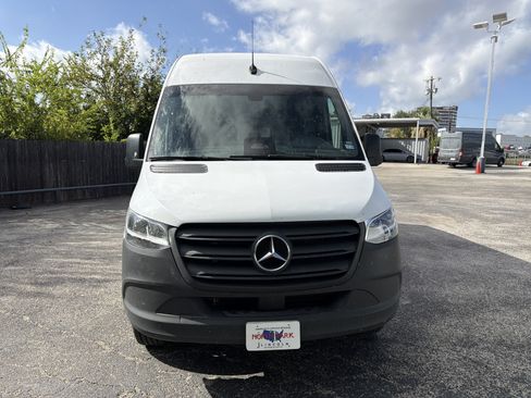 Used 2025 Mercedes-Benz Sprinter 2500 image 8