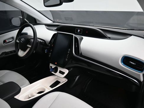 Used 2017 Toyota Prius Prime Advanced image 39