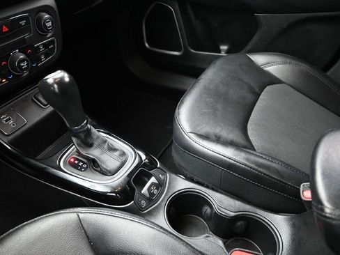 Used 2019 Jeep Compass Latitude FWD image 16
