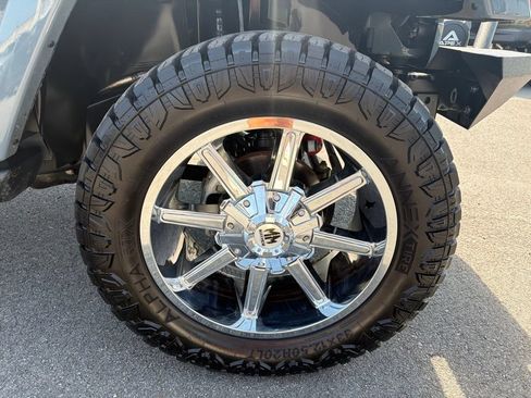 Used 2015 Jeep Wrangler Unlimited Sahara w/ Connectivity Group AWD/4WD image 14