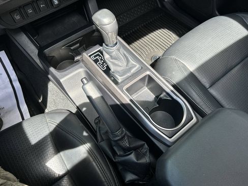 Used 2021 Toyota Tacoma Limited AWD/4WD image 22