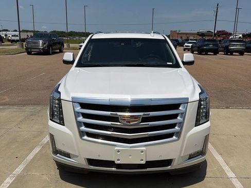 Used 2016 Cadillac Escalade Premium AWD/4WD image 2