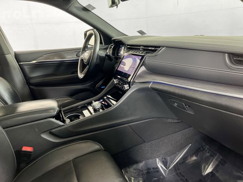 Used 2022 Jeep Grand Cherokee Overland w/ Luxury Tech Group IV image 31