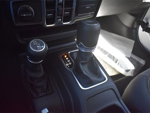 New 2025 Jeep Gladiator Sport image 21