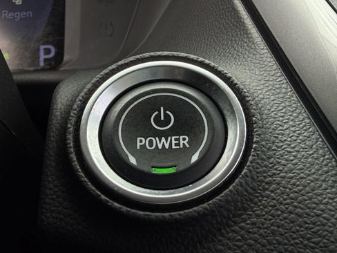 Used 2022 Chevrolet Bolt EUV LT w/ Convenience Package FWD image 21