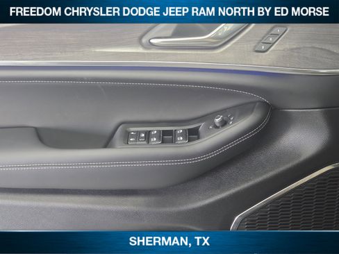 New 2025 Jeep Grand Cherokee Overland AWD/4WD image 16