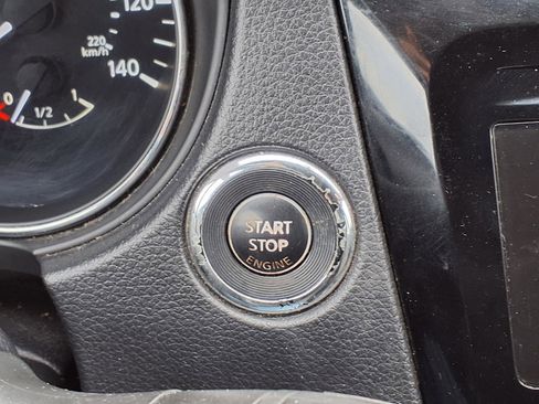 Used 2016 Nissan Rogue SV image 15