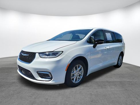 Used 2024 Chrysler Pacifica Touring-L FWD image 24