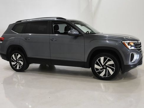 Used 2025 Volkswagen Atlas SE FWD image 3