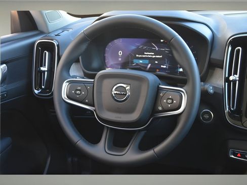 Certified 2025 Volvo XC40 B5 Plus w/ Protection Package Premier image 15