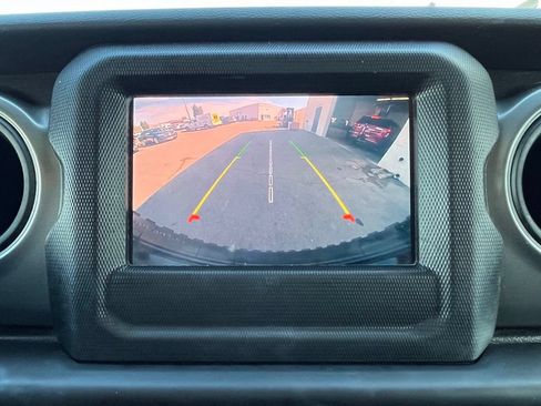 Used 2022 Jeep Wrangler Sport AWD/4WD image 15