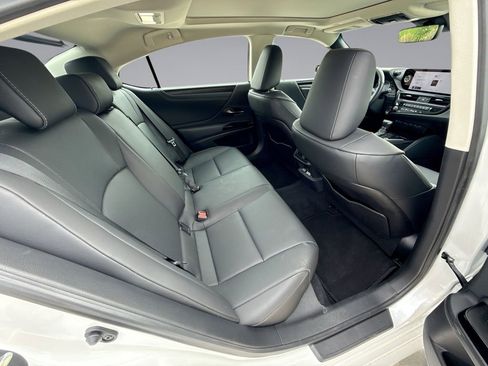 Used 2025 Lexus ES 350 w/ Premium Package FWD image 17