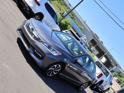 Used 2017 Honda Accord EX-L image 3