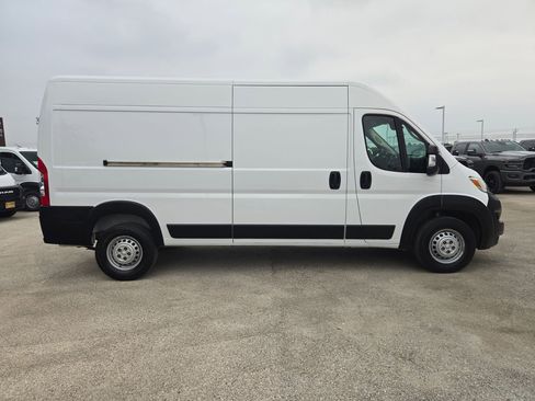 Used 2025 RAM ProMaster 2500 w/ Convenience Group FWD image 2