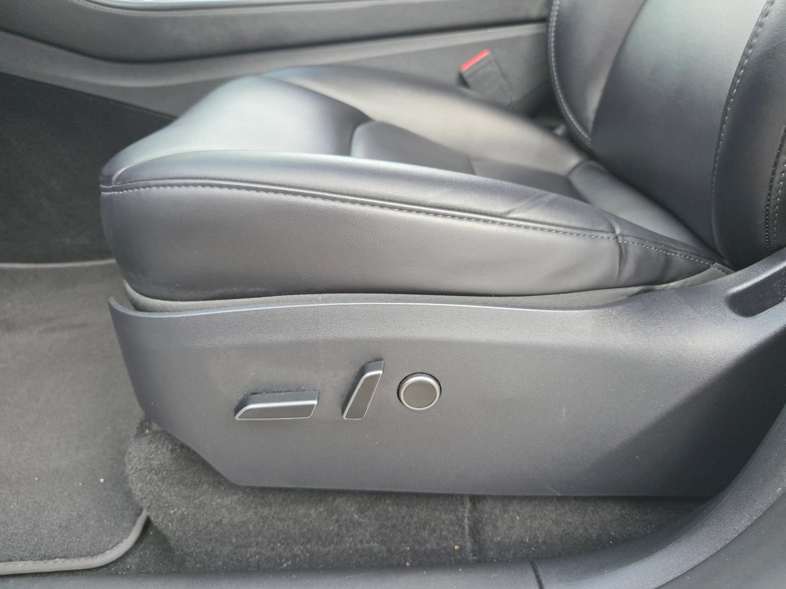Used 2023 Tesla Model Y Long Range AWD/4WD image 26