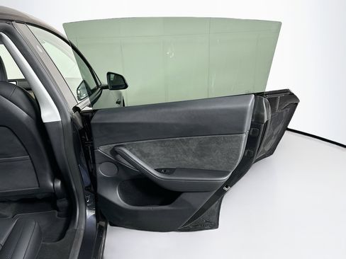 Used 2024 Tesla Model Y Long Range AWD/4WD image 28