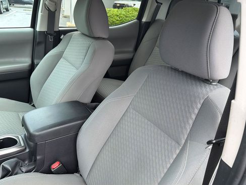 Used 2022 Toyota Tacoma SR5 RWD image 27