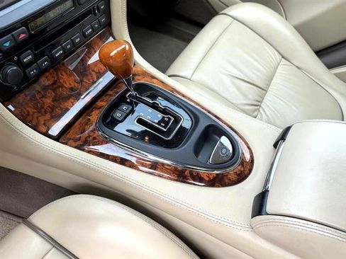 Used 2005 Jaguar XJ8 L image 3