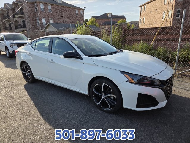 Used 2024 Nissan Altima 2.5 SR FWD image 3