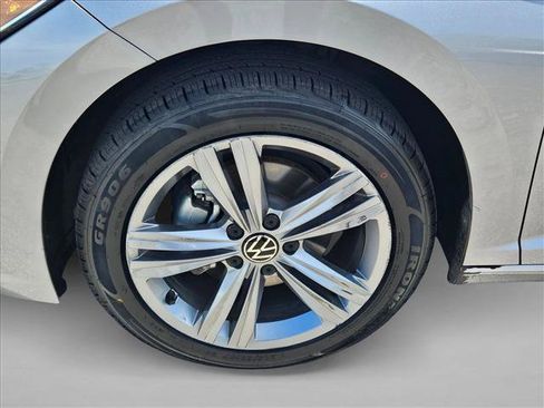 Used 2024 Volkswagen Jetta SE FWD image 22