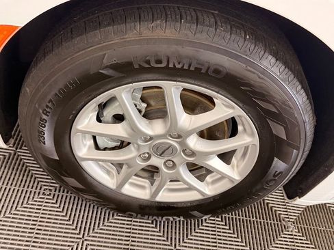 Used 2023 Chrysler Pacifica Touring-L FWD image 11