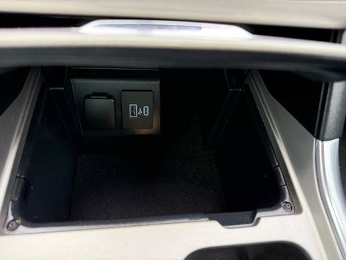 Used 2022 Ford Explorer XLT w/ Equipment Group 202A RWD image 37