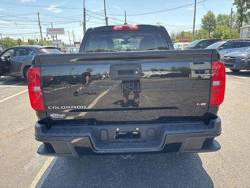 Used 2022 Chevrolet Colorado LT AWD/4WD image 6