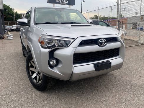 Used 2018 Toyota 4Runner TRD Off-Road Premium AWD/4WD image 4