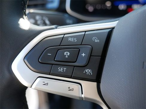 Certified 2025 Volkswagen Jetta SE image 25