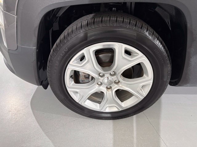 Used 2017 Jeep Renegade Limited FWD image 4