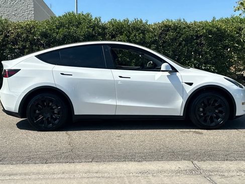 Used 2021 Tesla Model Y Long Range image 8