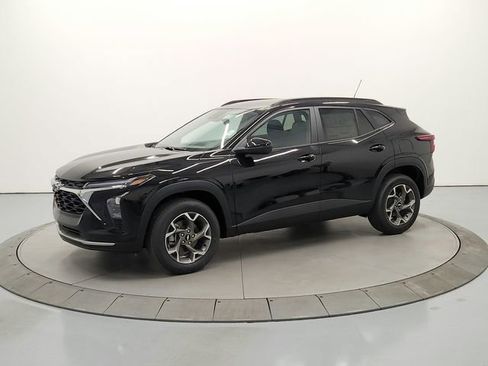 New 2025 Chevrolet Trax LT w/ Driver Confidence Package FWD image 3