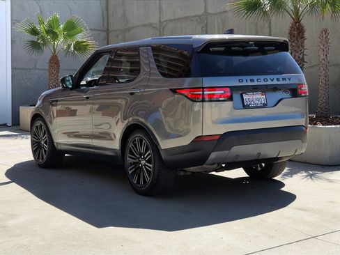 Used 2017 Land Rover Discovery First Edition image 4