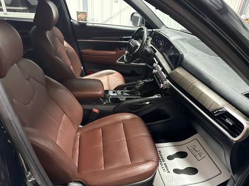 Used 2023 Kia Telluride EX w/ EX Captain's Chair Package AWD/4WD image 27
