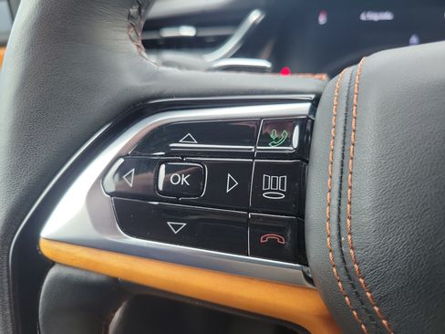 Used 2025 Jeep Grand Cherokee L Summit AWD/4WD image 19