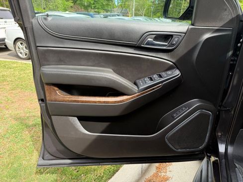 Used 2018 Chevrolet Suburban LT AWD/4WD image 19