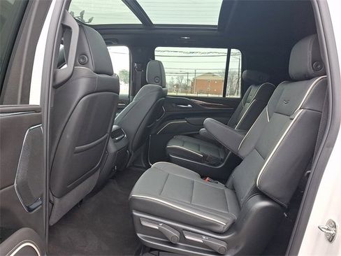 Used 2024 Cadillac Escalade ESV Premium Luxury w/ Performance Package image 10