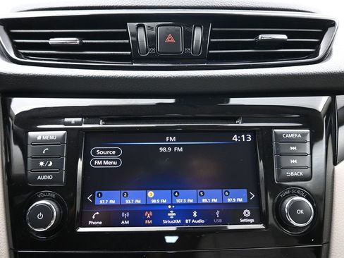 Used 2022 Nissan Rogue Sport SV w/ Technology Package image 16