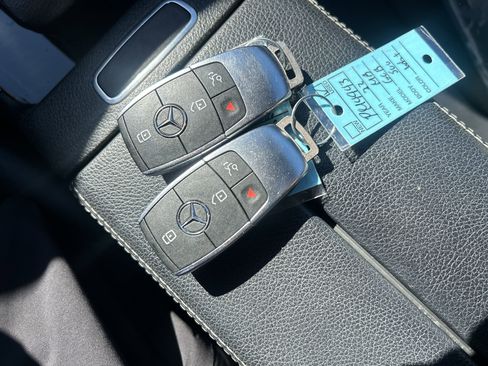 Certified 2022 Mercedes-Benz GLB 250 w/ Premium Package Lite image 38