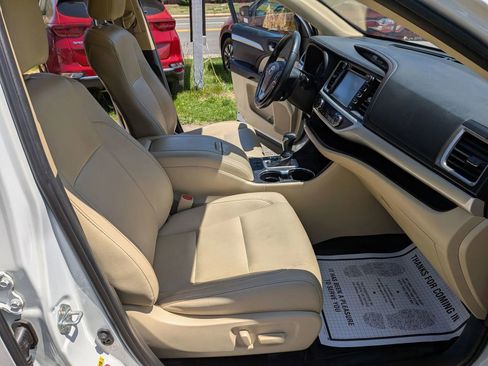Used 2019 Toyota Highlander XLE AWD/4WD image 48