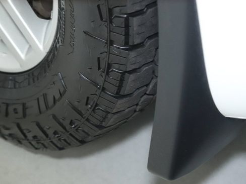 Certified 2021 Nissan Frontier SV RWD image 34