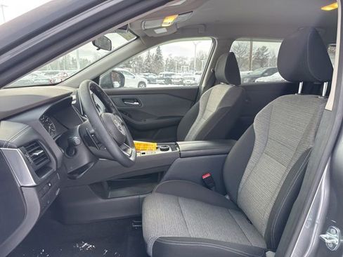Used 2023 Nissan Rogue SV image 5