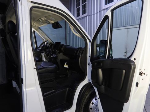 Used 2023 RAM ProMaster 2500 w/ Driver Convenience Group image 12