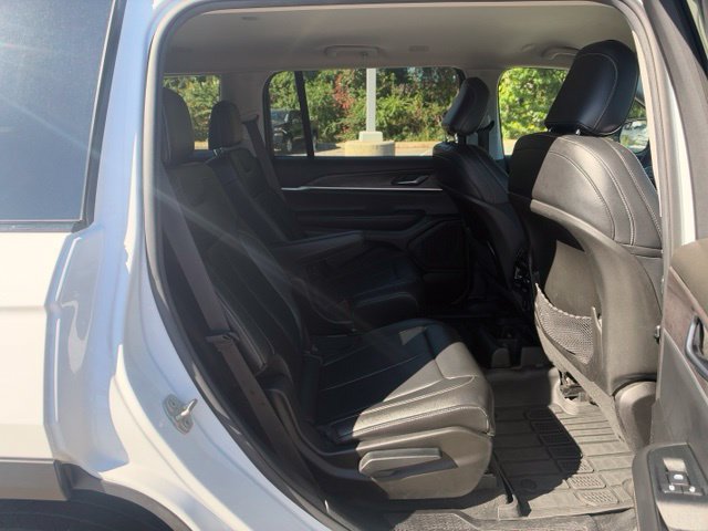 Used 2023 Jeep Grand Cherokee L Limited RWD image 10