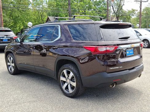 Used 2020 Chevrolet Traverse LT w/ LT Premium Package image 3